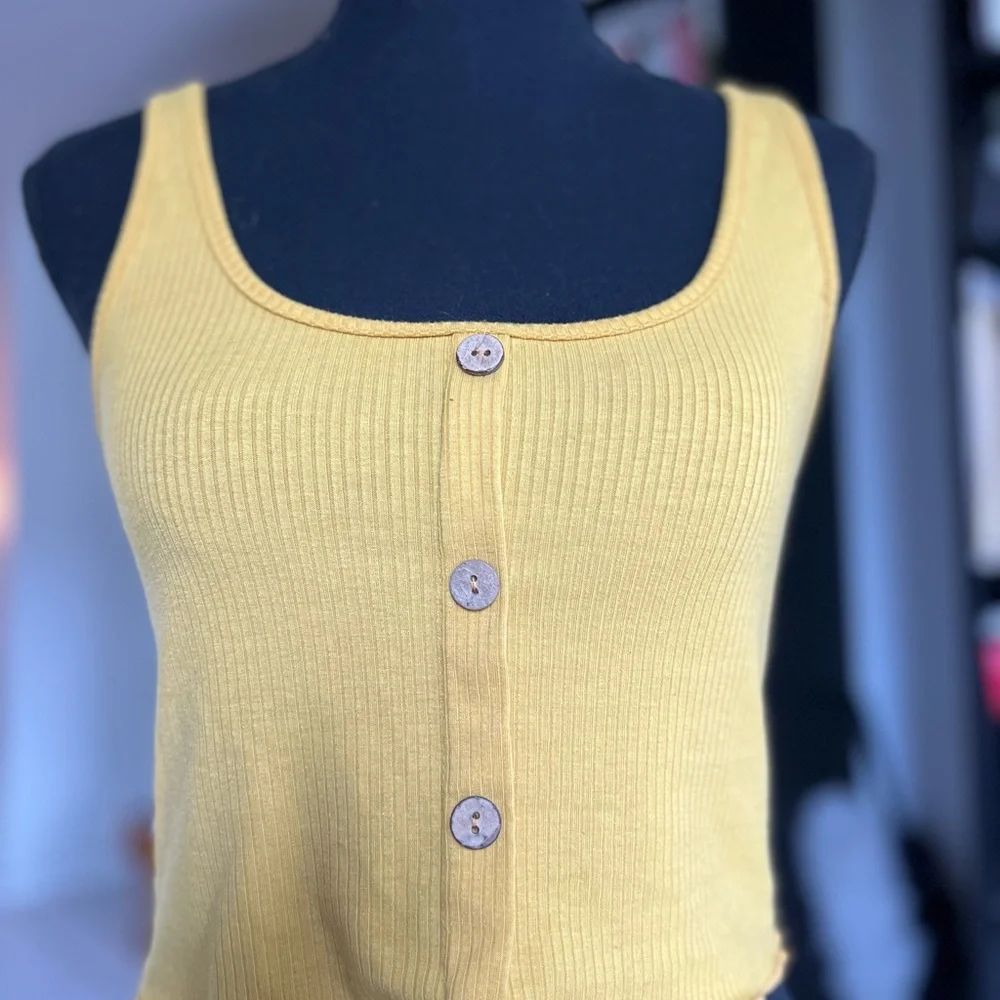 Yellow Button-Front Ribbed Tank Top - Picture 3 of 5